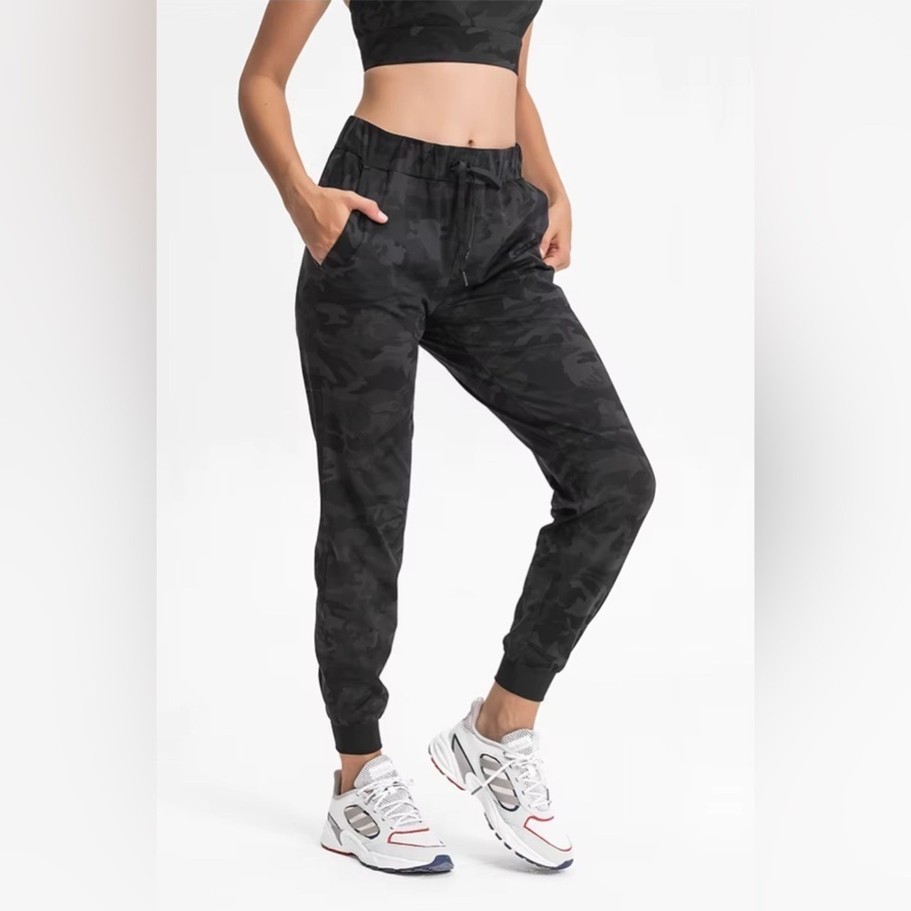 Lululemon Joggers Pants Size 4